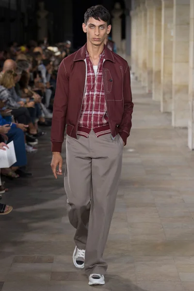 Look 3